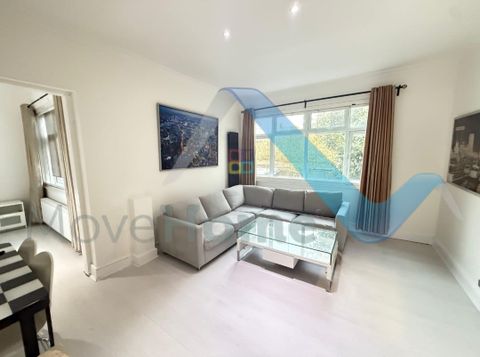 Tillingbourne Gardens, Finchley N3