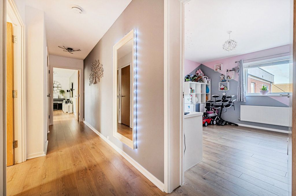 Additional image 8 of 2 bed flat for saleLondon Road, Binfield, Bracknell, Berkshire RG42