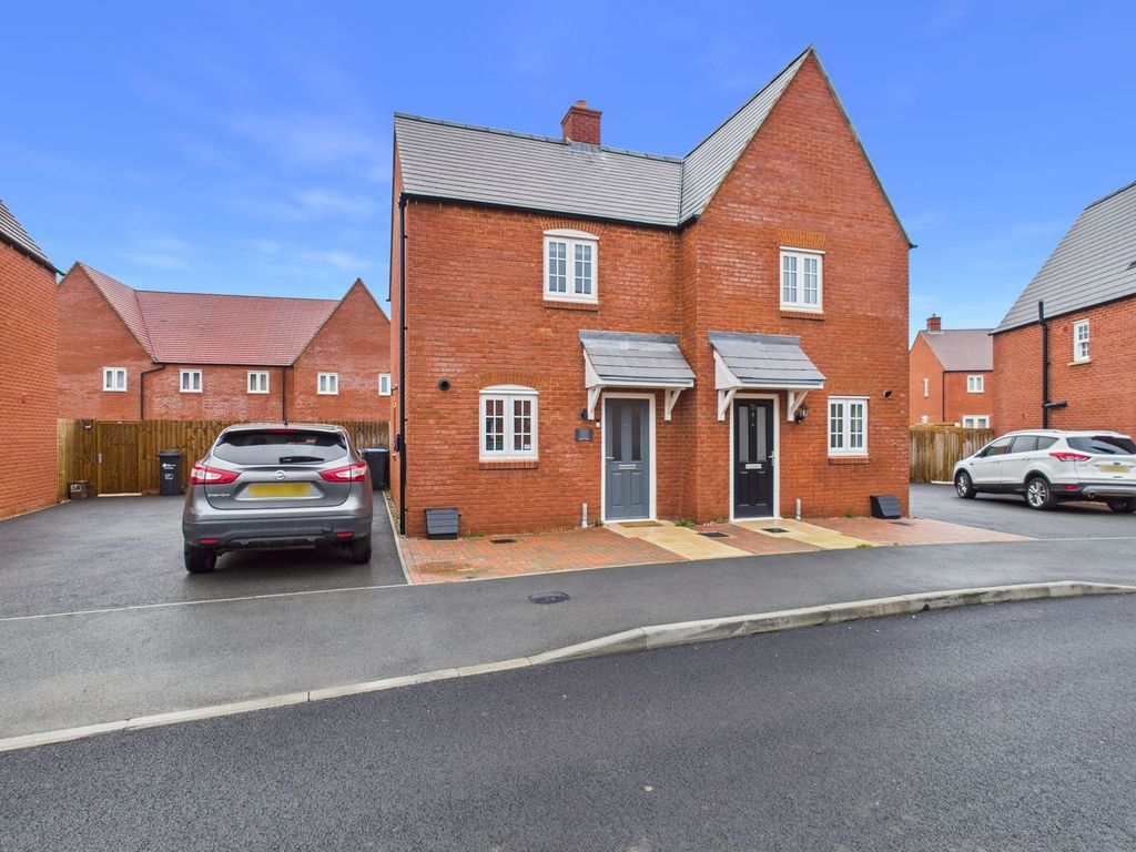 2 bed semi-detached house for saleLincoln Street, Towcester NN12
