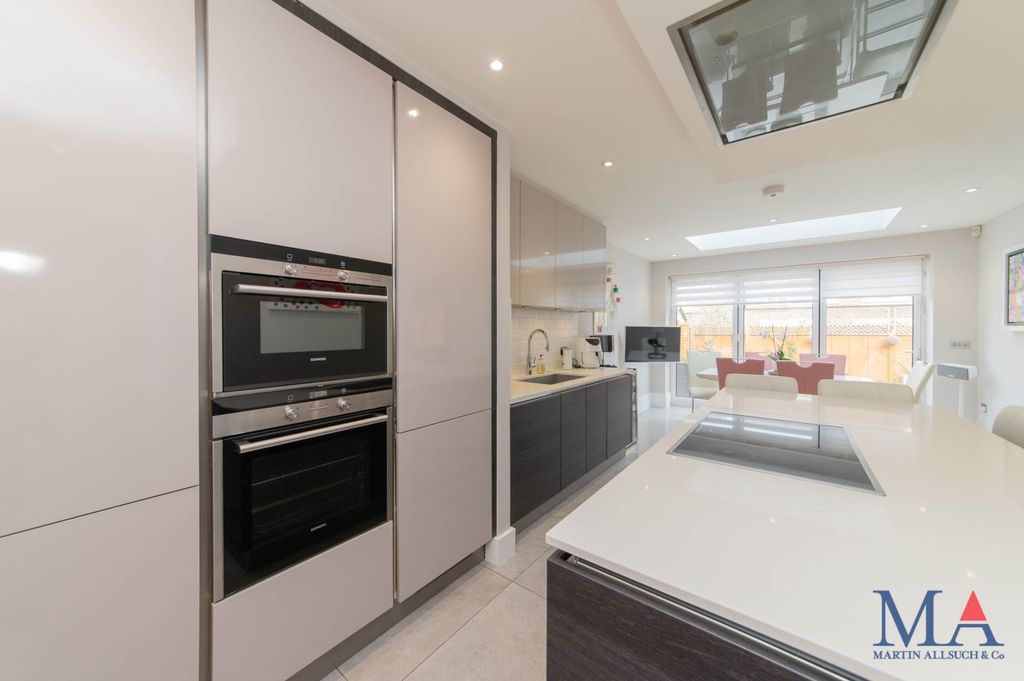 Additional image 7 of 5 bed detached house for saleRed Road, Borehamwood WD6