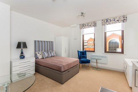 The Chambers, East Street, Reading RG1, Studio to rent