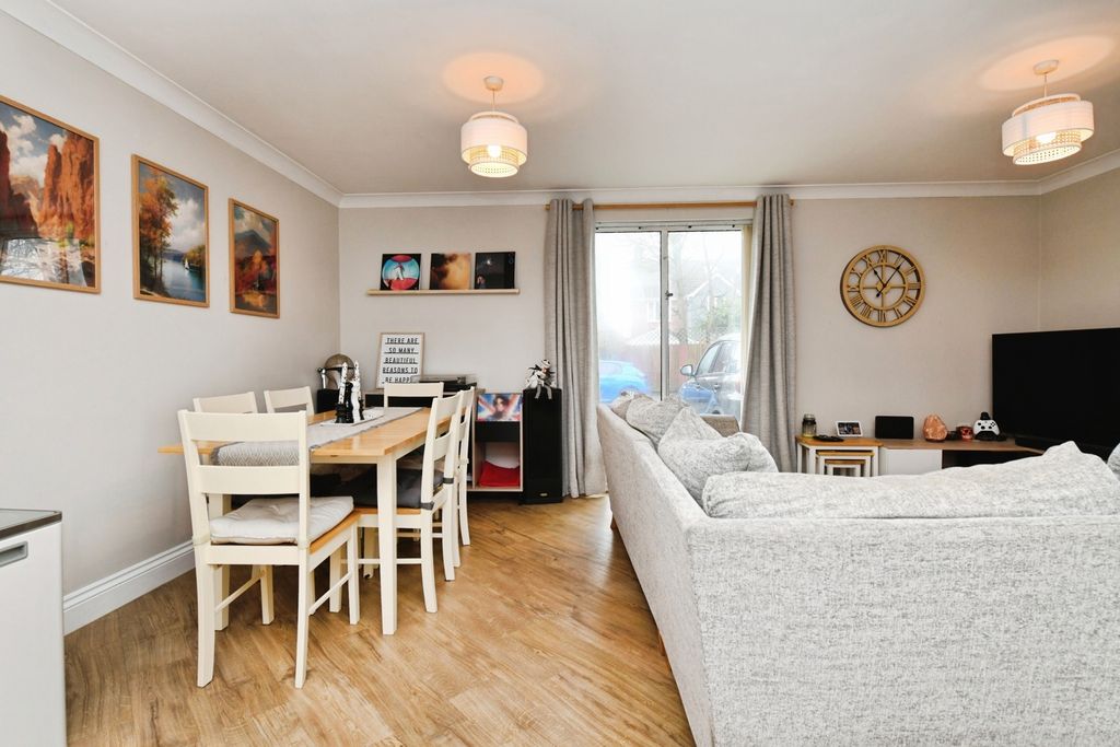 Additional image 7 of 2 bed flat for saleClockhouse Way, Braintree, Essex CM7