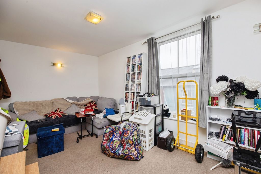 Additional image 4 of 1 bed flat for saleCrinnicks Hill, Bodmin, Cornwall PL31