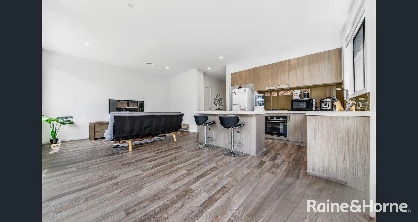 Additional image 4 of 8B Mclaren Avenue, Cranbourne VIC 3977