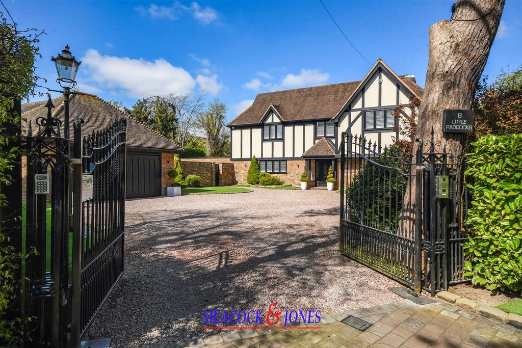 Additional image 3 of 6 bed detached house for saleChallacombe Close, Hutton Mount, Brentwood CM13