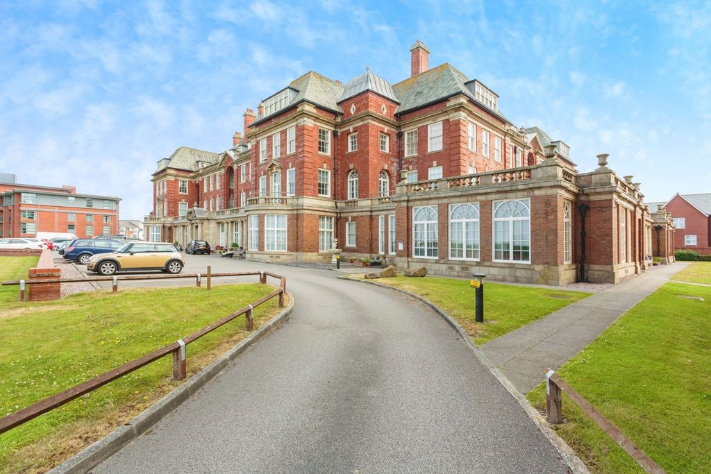 Additional image 17 of 3 bed flat for saleQueens Promenade, Bispham, Blackpool, Lancashire FY2