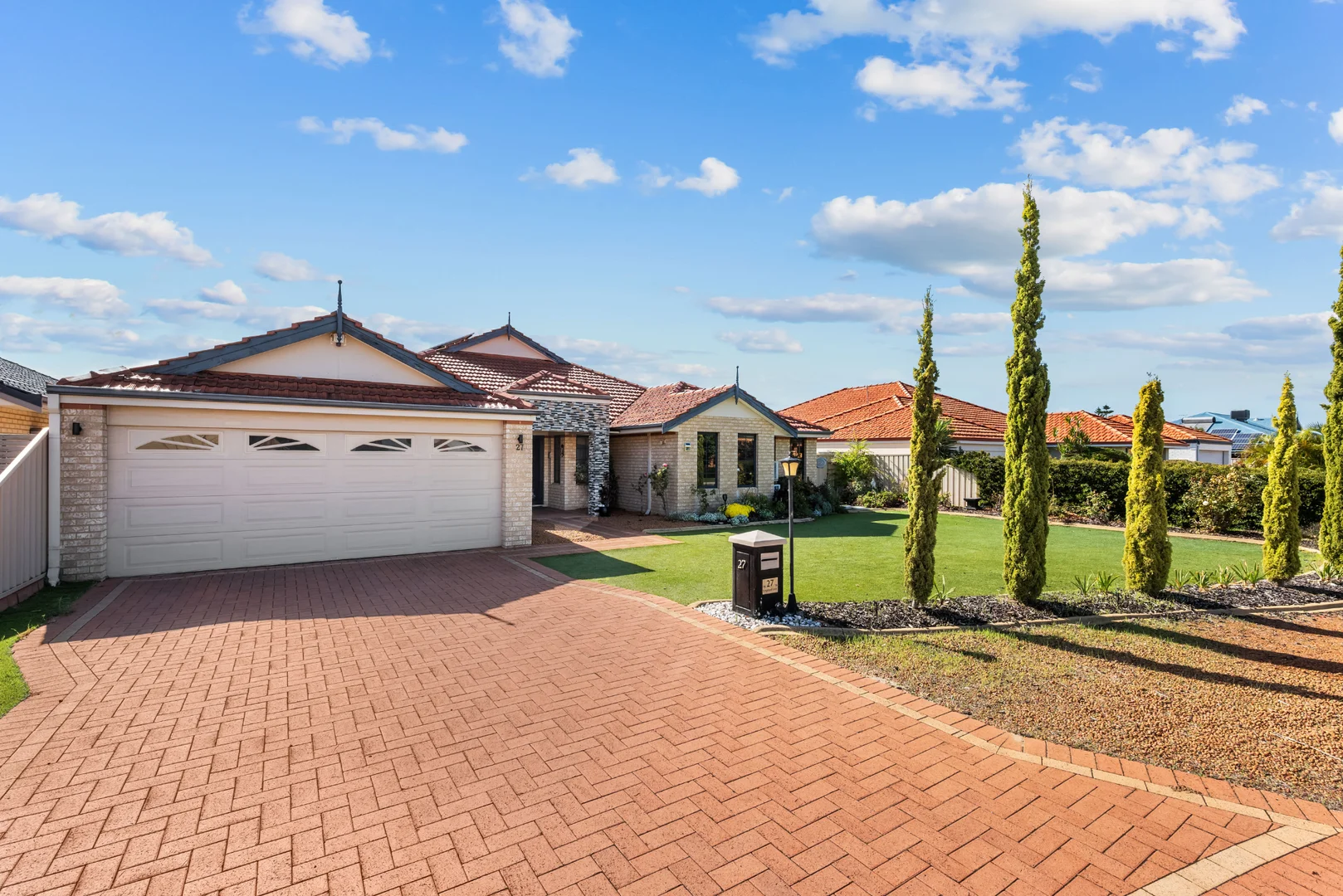 27 Kingsland Loop, Canning Vale WA 6155 photo 2