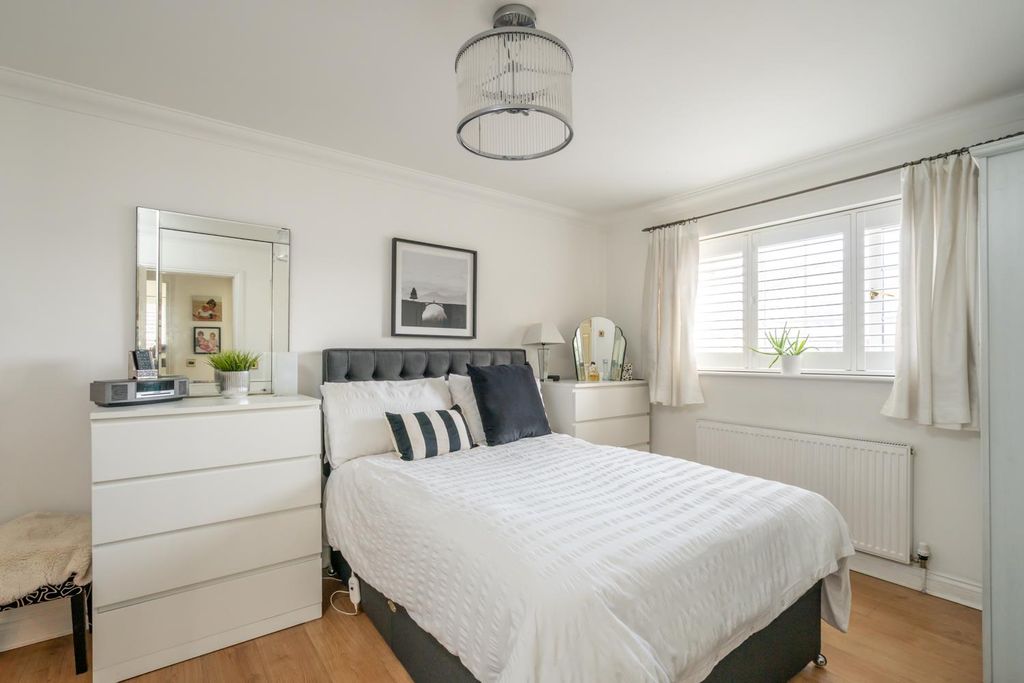 Additional image 5 of 2 bed flat for salePrincess Avenue, Aldwick, Bognor Regis PO21