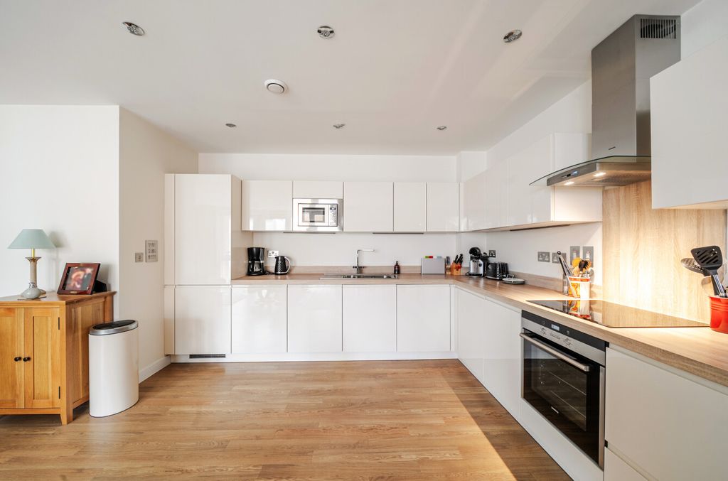 Additional image 6 of 2 bed flat for saleAlmansa Way, Lymington SO41