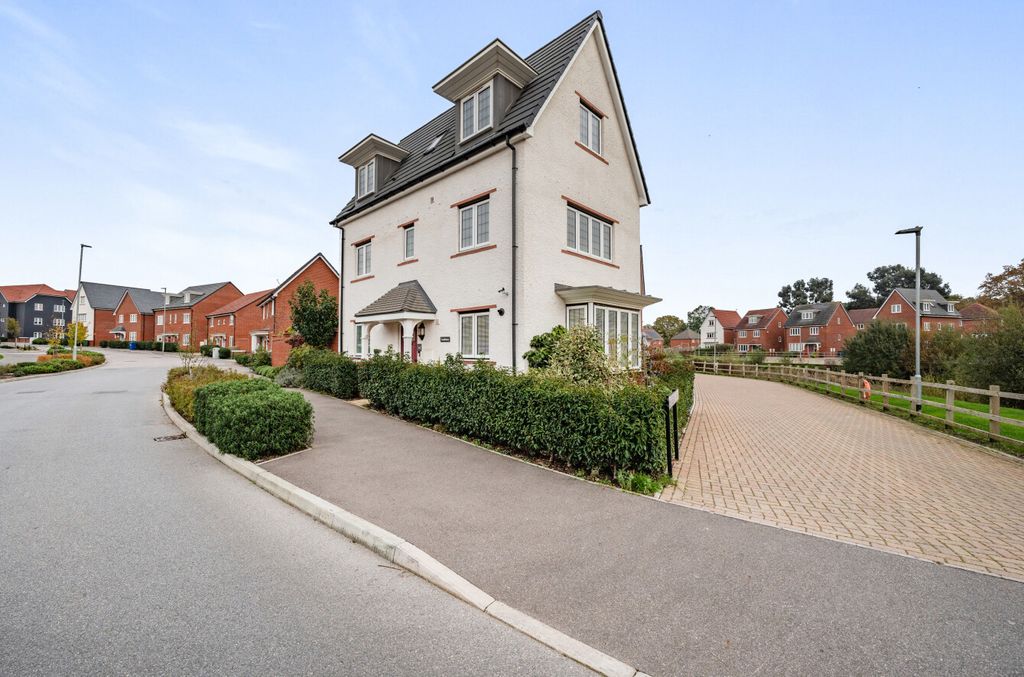 Additional image 8 of 4 bed detached house for saleSt. Georges Park, Binfield, Bracknell, Berkshire RG42
