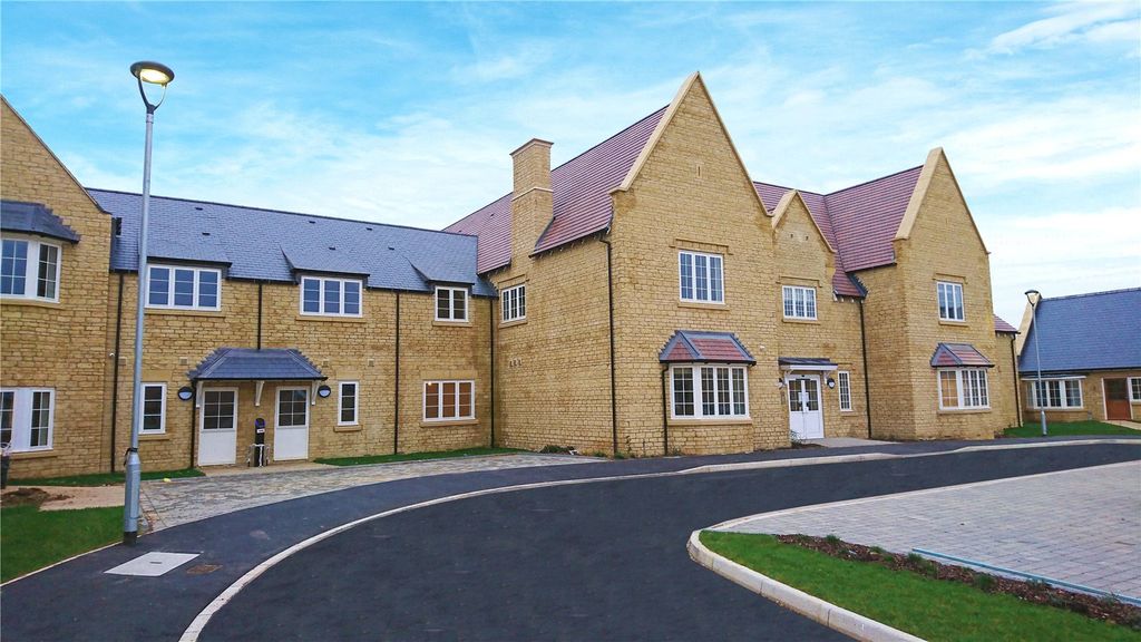 2 bed flat for saleSargent Square, Broadway, Worcestershire WR12 photo 2