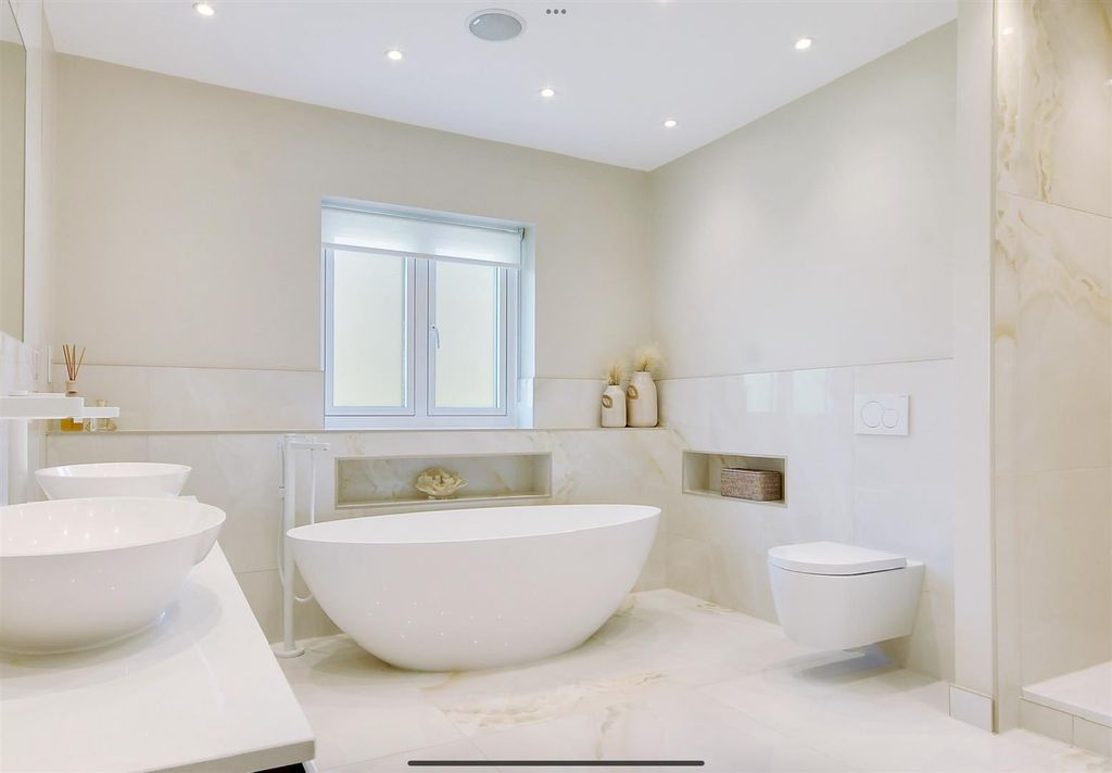 Additional image 26 of 6 bed detached house for saleWambrook Close, Hutton Mount, Brentwood CM13