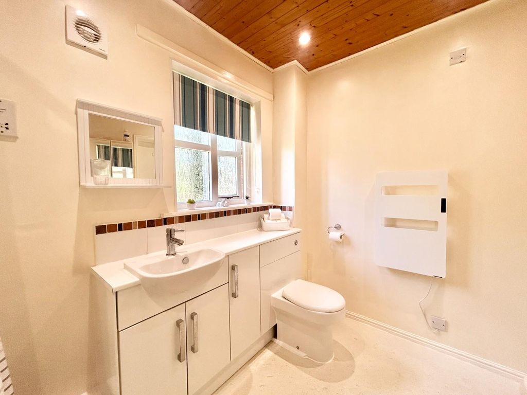 Additional image 23 of 2 bed flat for sale2 Bed First Floor Flat, Avenue Court, Westgate, Bridlington YO16