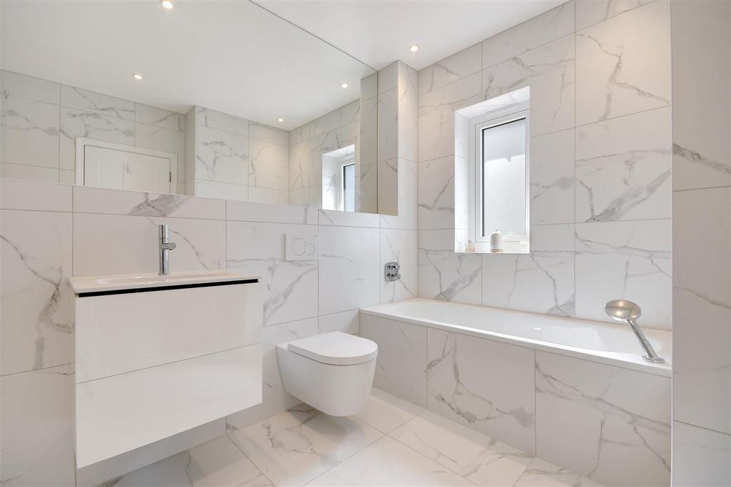 Additional image 31 of 6 bed detached house for saleWambrook Close, Hutton Mount, Brentwood CM13