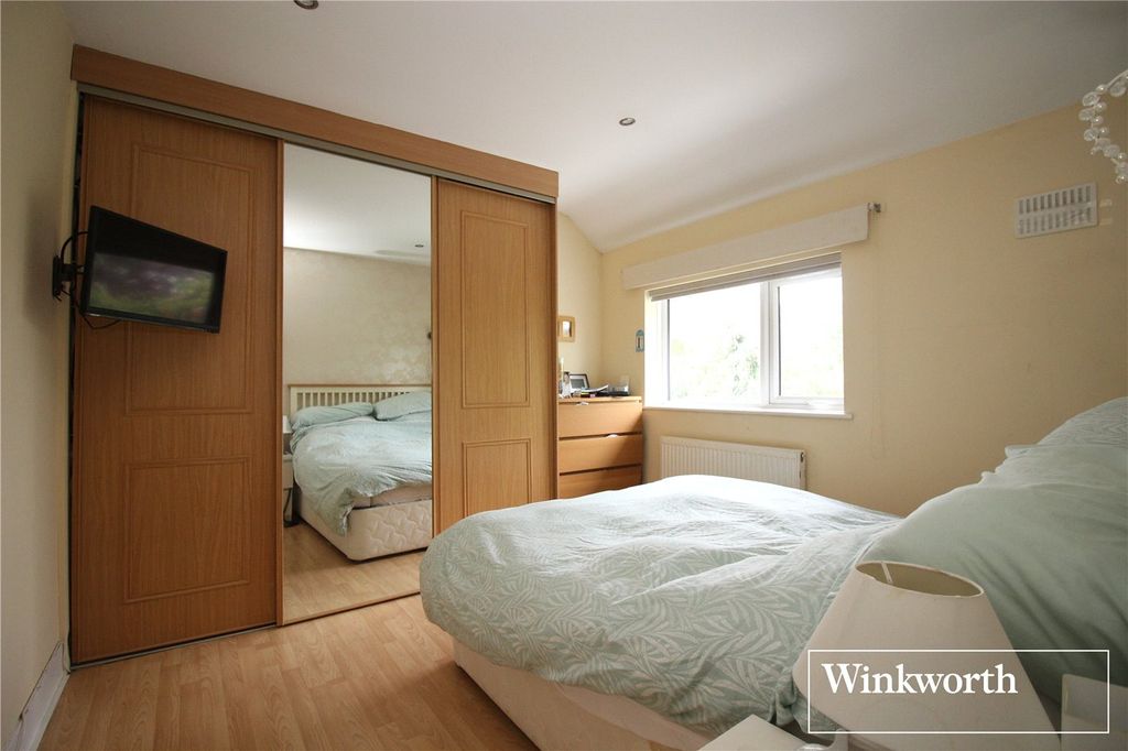 Additional image 13 of 3 bed semi-detached house for saleCardinal Avenue, Borehamwood, Hertfordshire WD6