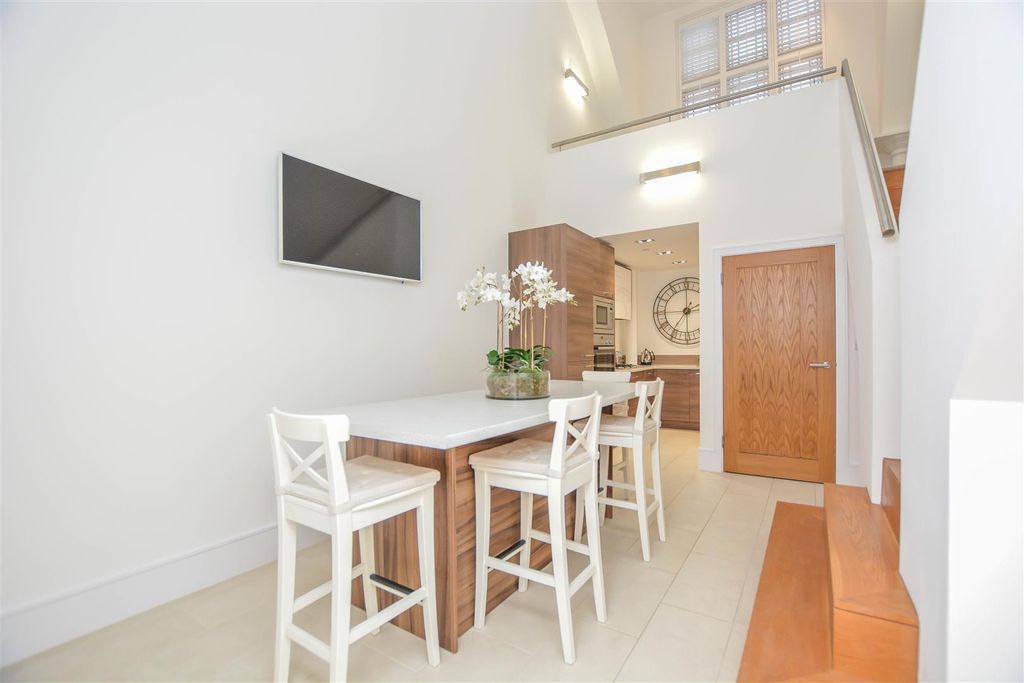 Additional image 4 of 2 bed flat for saleThe Galleries, Warley, Brentwood CM14
