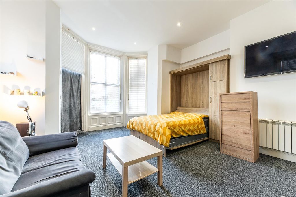 Additional image 3 of 1 bed flat for salePelham Crescent, The Park, Nottingham NG7