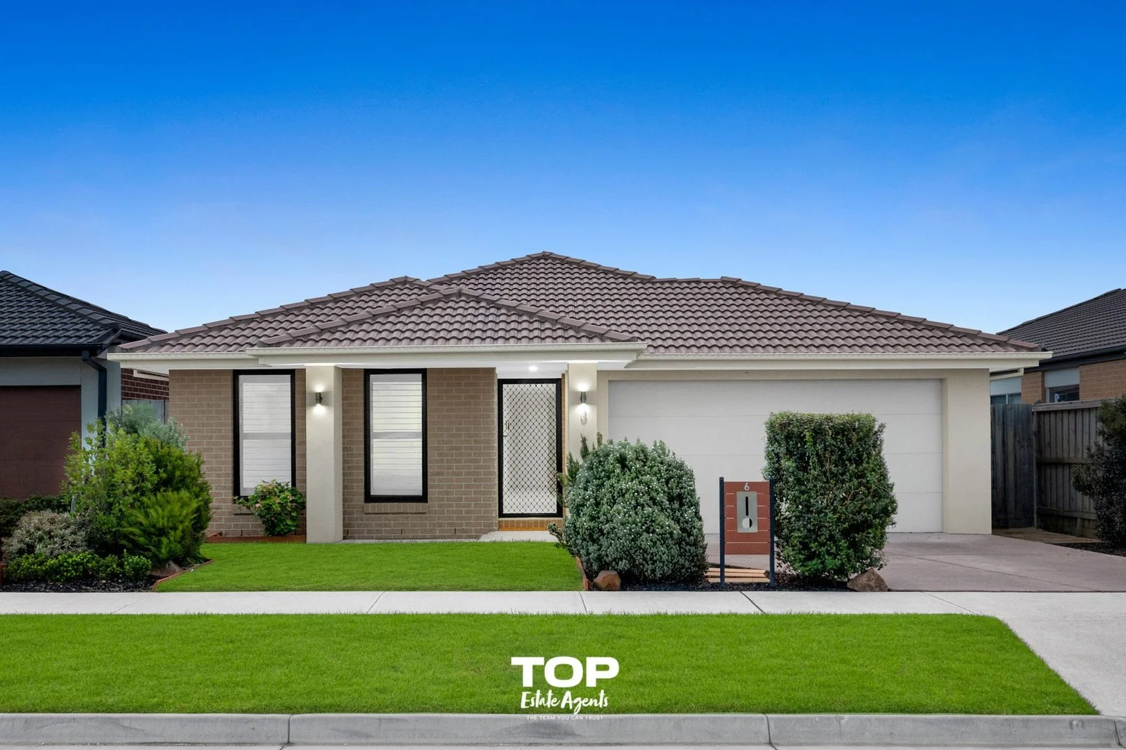 6 Whinstone Avenue, Clyde VIC 3978