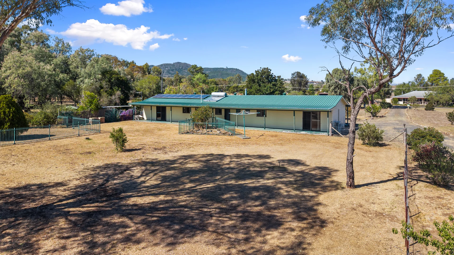 27 Stanley Crescent, Quirindi NSW 2343 photo 3