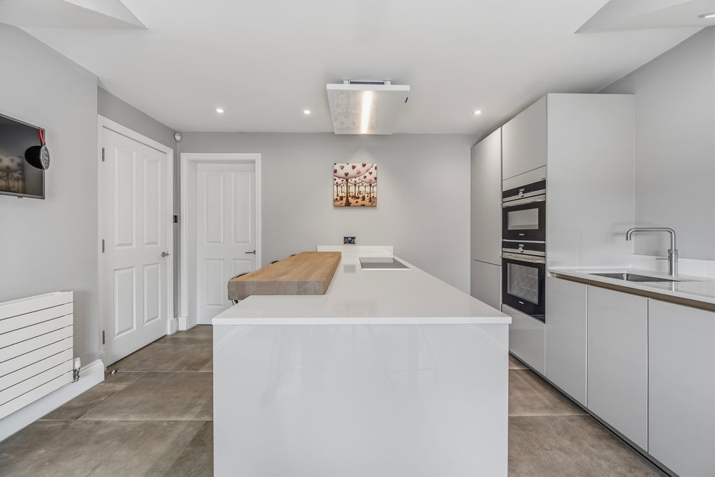 Additional image 4 of 2 bed flat for saleDaveylands, Wilmslow, Cheshire SK9