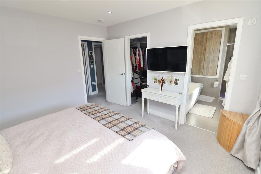 Additional image 15 of 5 bed semi-detached house for saleStanborough Avenue, Borehamwood WD6