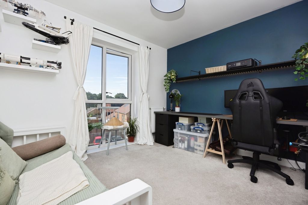 Additional image 9 of 2 bed flat for saleLouisburg Avenue, Bordon, Hampshire GU35