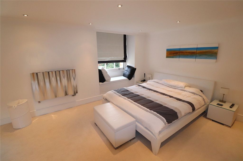 Additional image 2 of 3 bed flat for saleThorndon Hall, Thorndon Park, Ingrave, Brentwood CM13