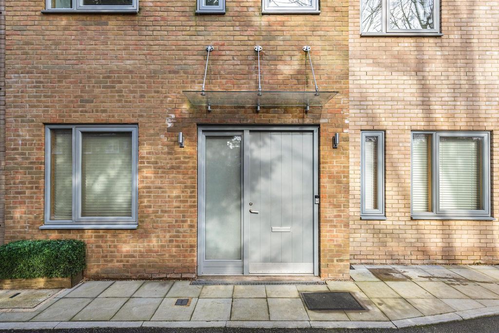 Additional image 15 of 4 bed semi-detached house for saleGibsons Place, Brentford TW8