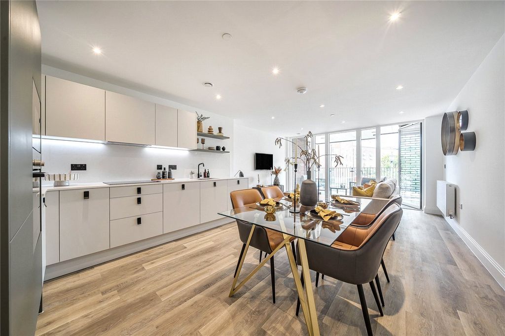 Additional image 2 of 2 bed flat for saleTweedy Road, Bromley BR1