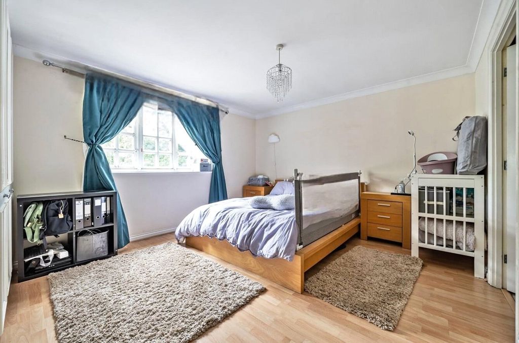 Additional image 3 of 2 bed flat for saleCourtney Place, Terrace Road South, Binfield, Bracknell RG42