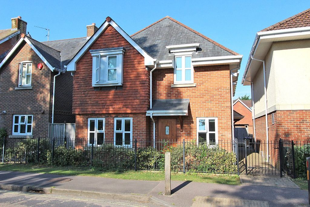2 bed maisonette for saleBrookley Road, Brockenhurst, Hampshire SO42