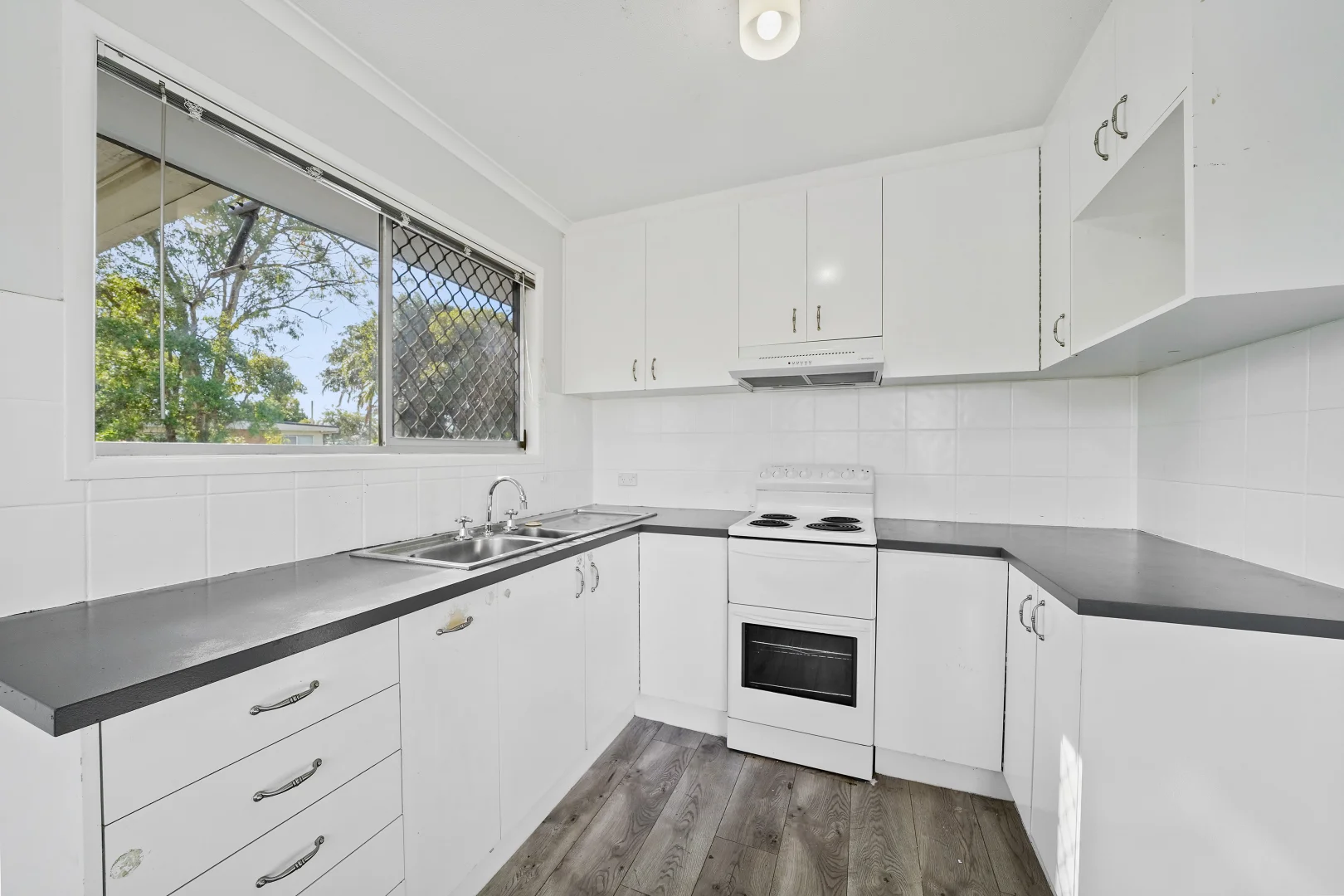 31 Cowper Avenue, Eagleby QLD 4207 photo 4