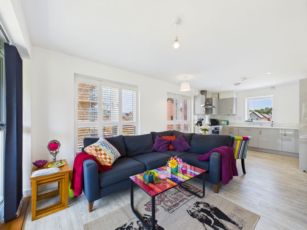 2 bed flat for saleThorpe Court, Thorpe Close, Bordon GU35