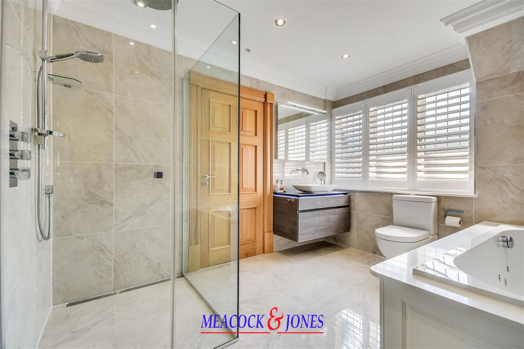 Additional image 24 of 6 bed detached house for saleChallacombe Close, Hutton Mount, Brentwood CM13
