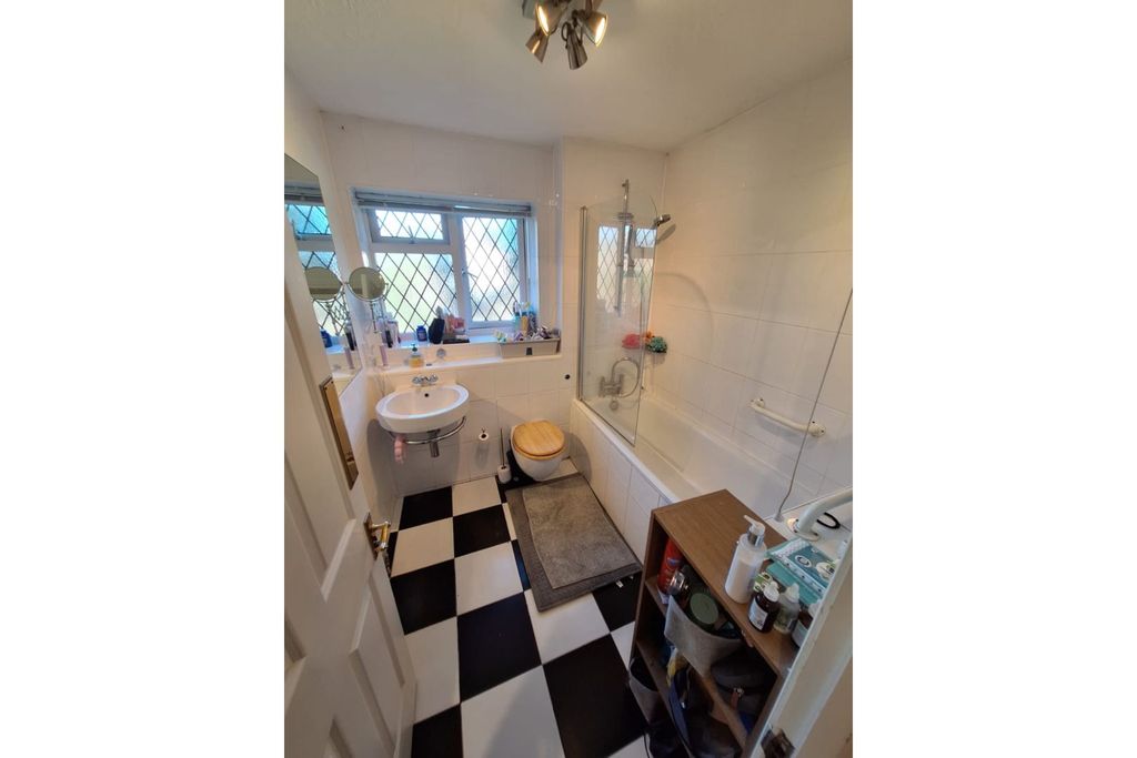 Additional image 10 of 2 bed flat for saleGroves Close, Bourne End SL8