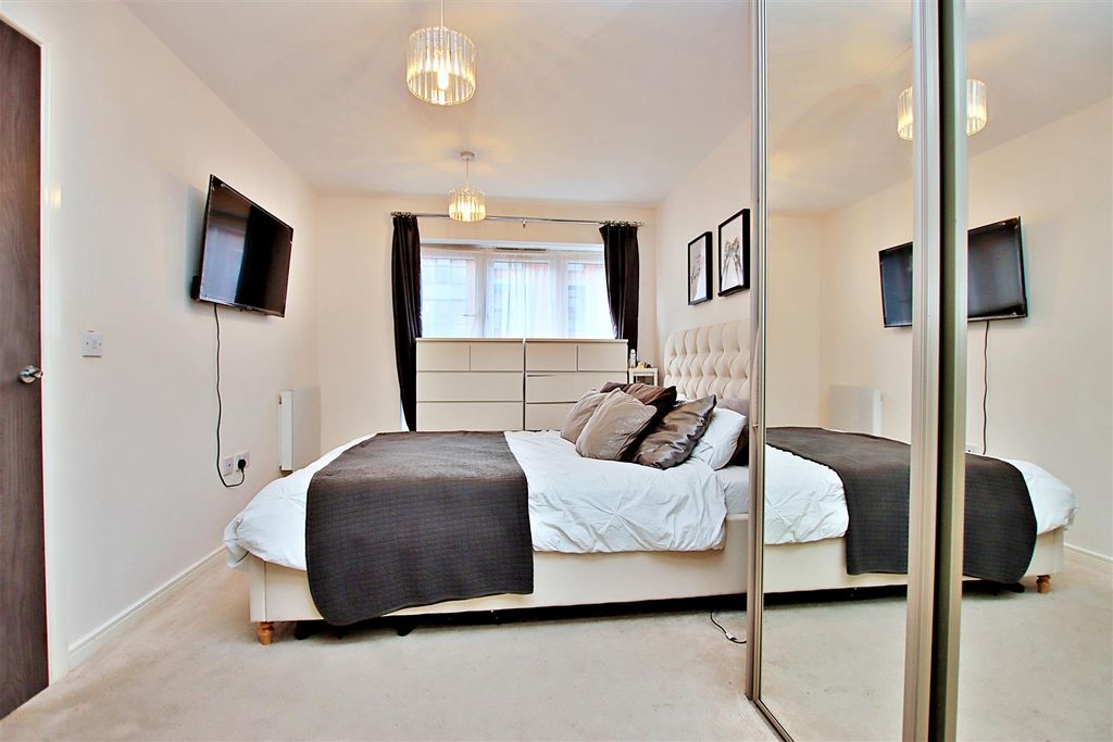 Additional image 5 of 2 bed flat for saleDarwin House, Holmesley Road, Borehamwood WD6