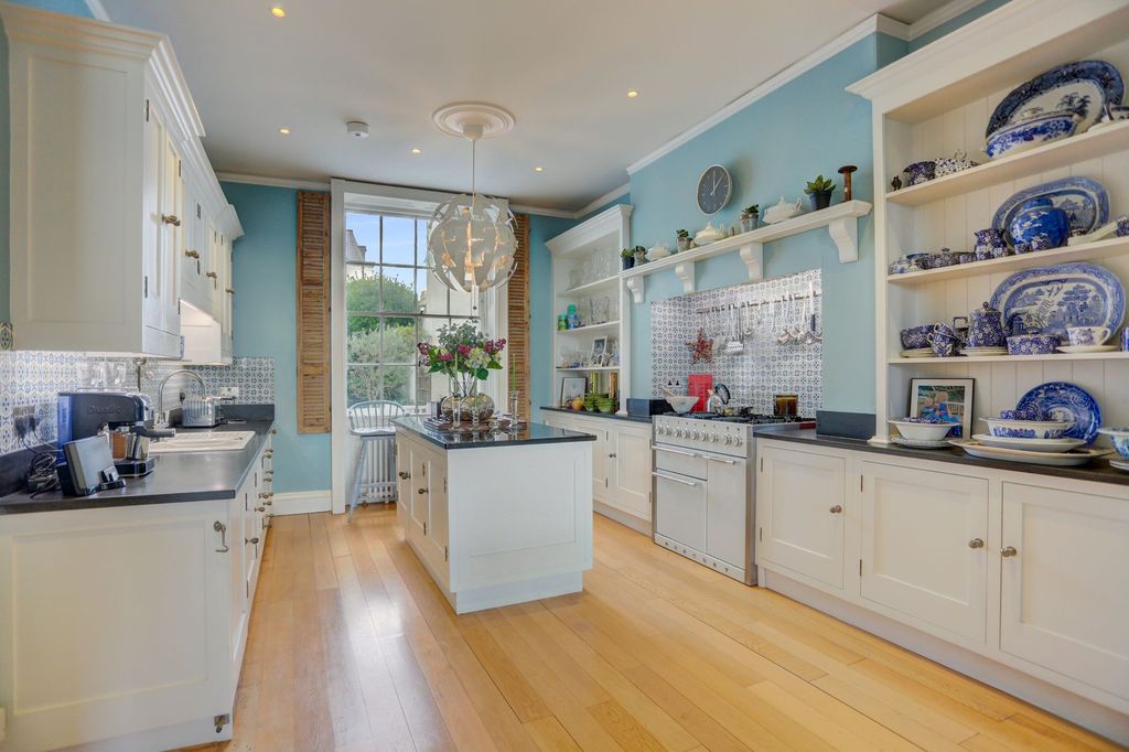 Additional image 3 of 5 bed property for saleRoyal Crescent, Brighton BN2