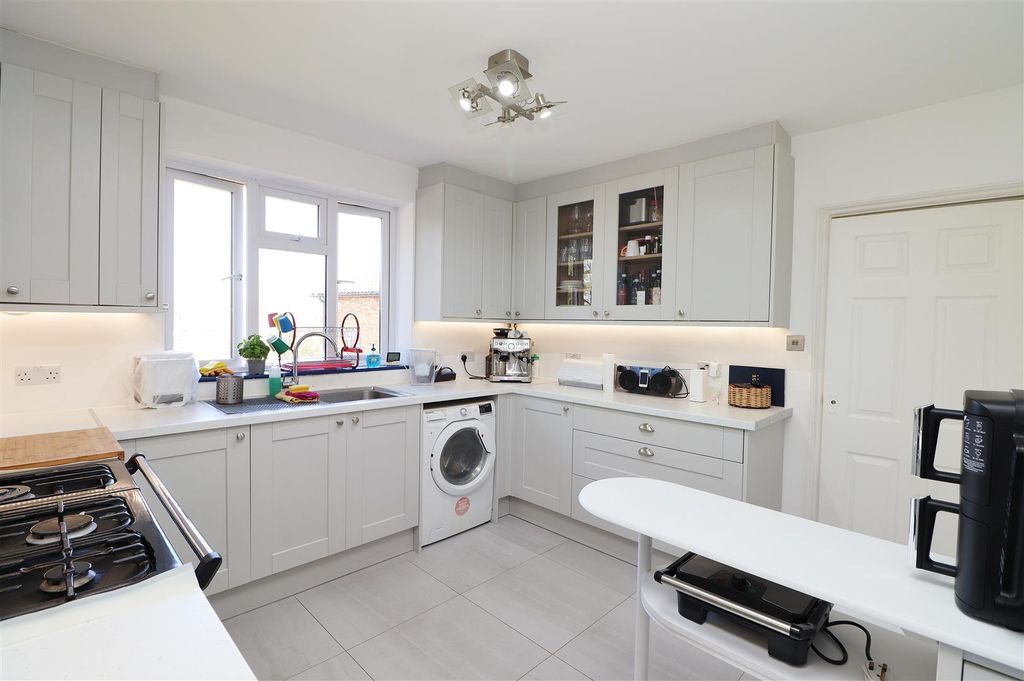 Additional image 5 of 2 bed maisonette for saleCrown Road, Borehamwood WD6