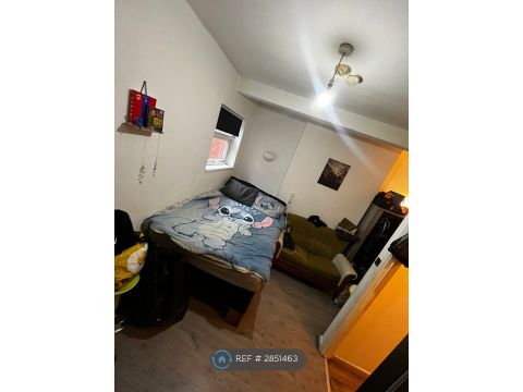 Alcester Road, Birmingham B13, Studio to rent