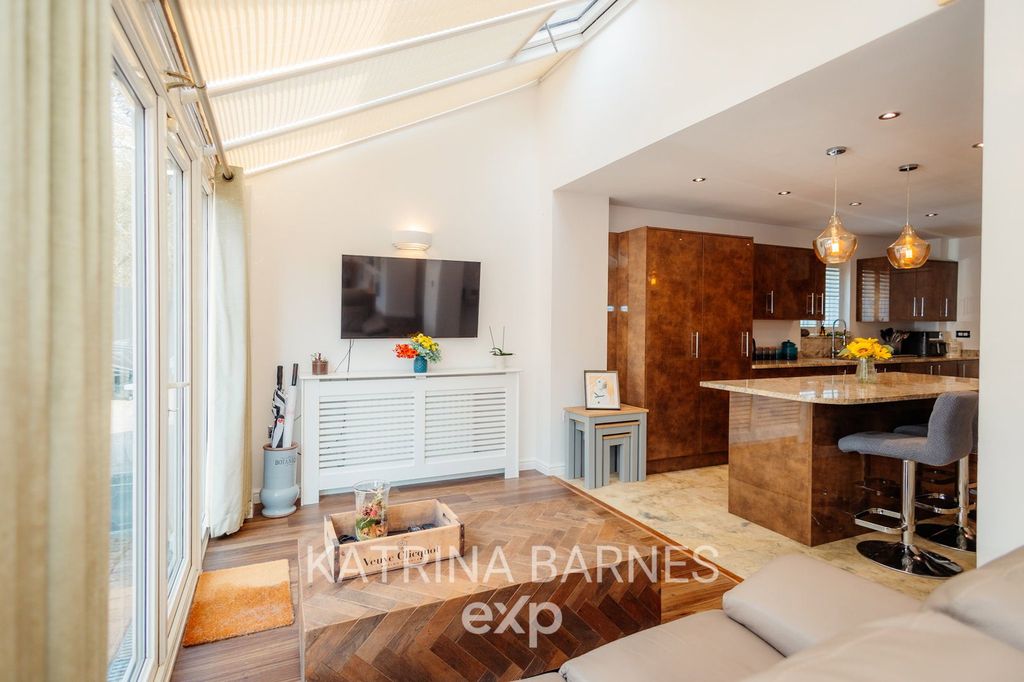 Additional image 4 of 6 bed detached house for saleGrantham Avenue, Great Notley CM77