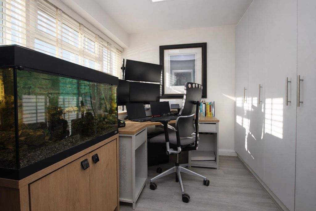 Additional image 5 of 6 bed detached house for saleTilehouse Close, Borehamwood WD6