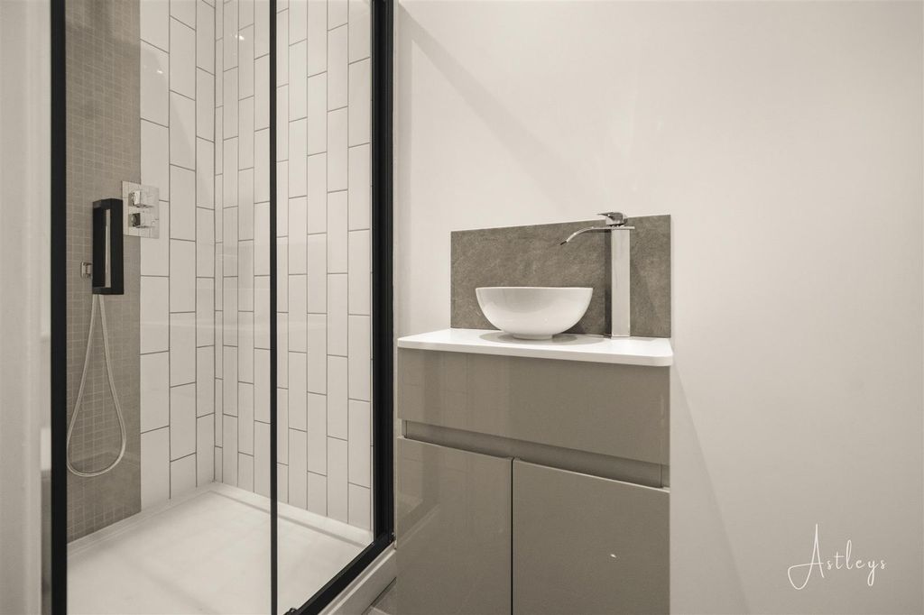 Additional image 10 of 2 bed flat for sale144 Overland Road, Mumbles, Swansea SA3