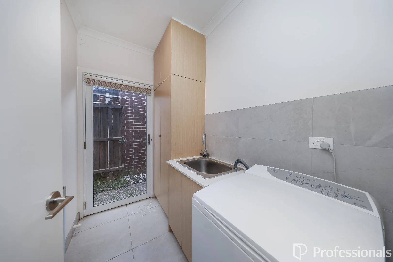 Additional image 8 of 4 Correa Place, Brookfield VIC 3338