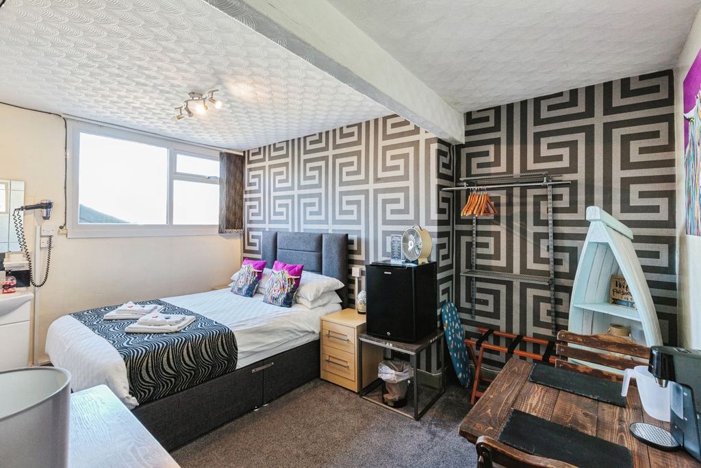 Additional image 7 of 9 bed flat for saleSt. Chads Road, Blackpool, Lancashire FY1