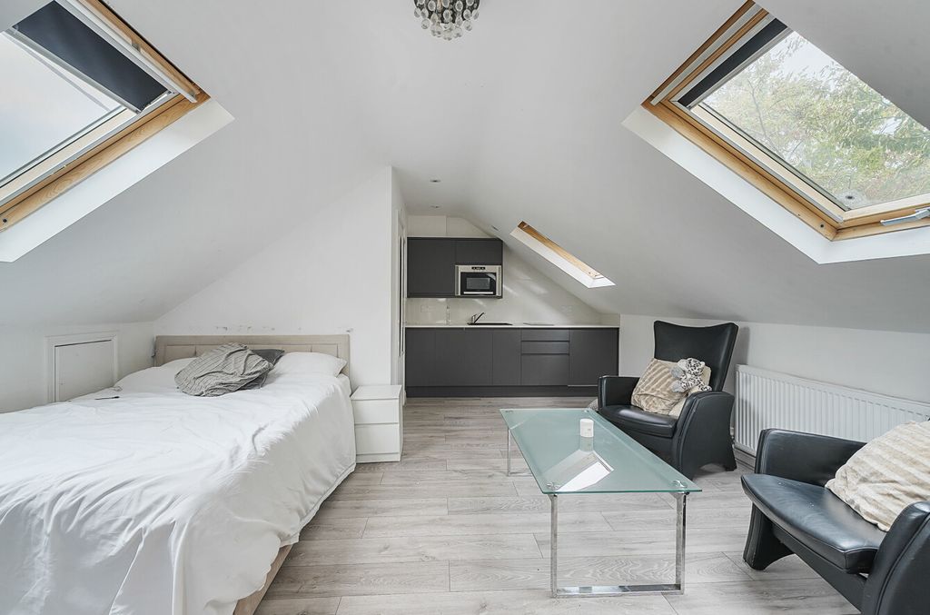 Additional image 16 of 6 bed detached house for saleGoughs Barn Lane, Jealotts Hill, Warfield, Berkshire RG42