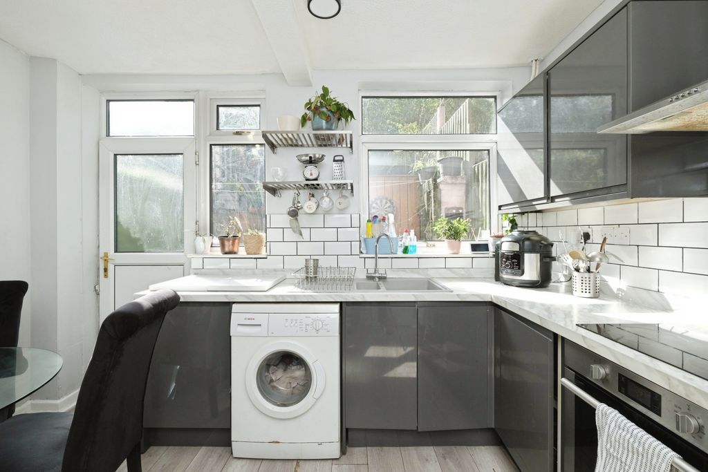 Additional image 4 of 3 bed terraced house for saleCostock Avenue, Nottingham NG5