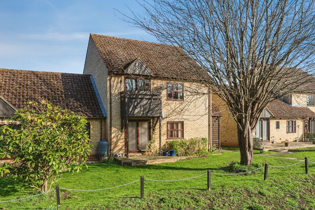 2 bed flat for saleShip Gardens, Mildenhall, Bury St. Edmunds IP28