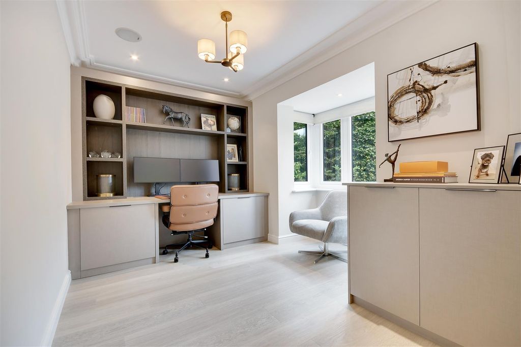 Additional image 17 of 6 bed detached house for saleWambrook Close, Hutton Mount, Brentwood CM13