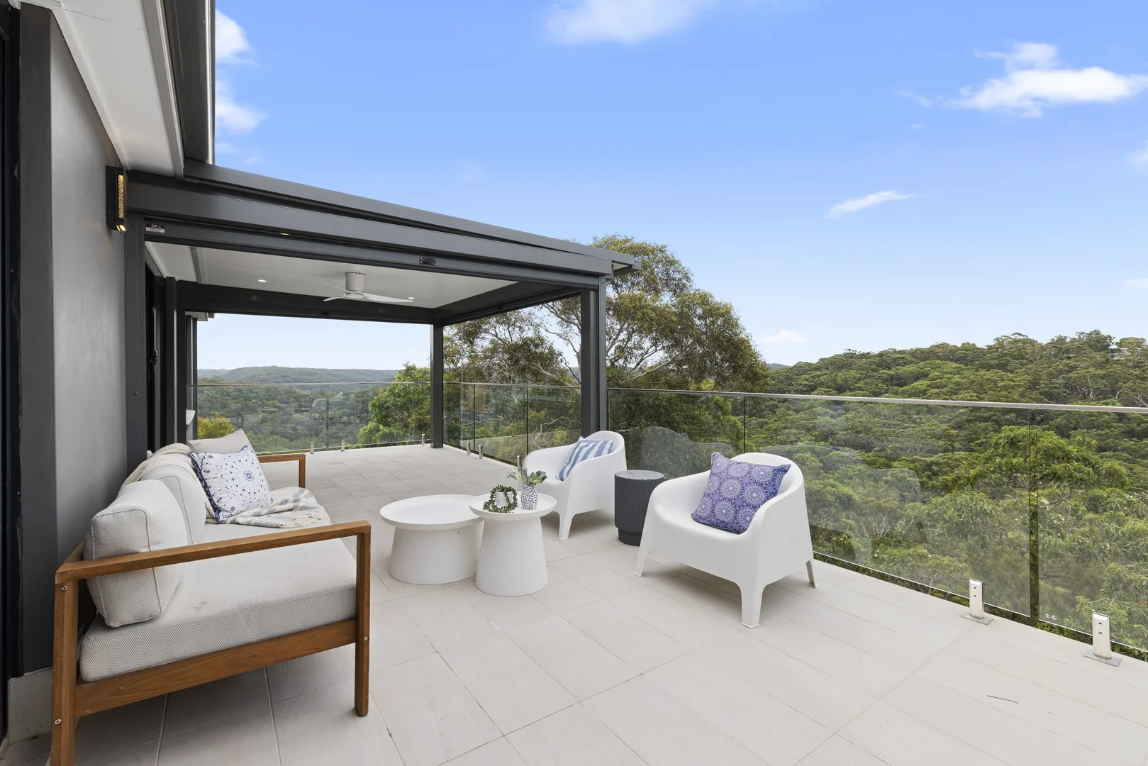 8 The Outlook, Hornsby Heights NSW 2077