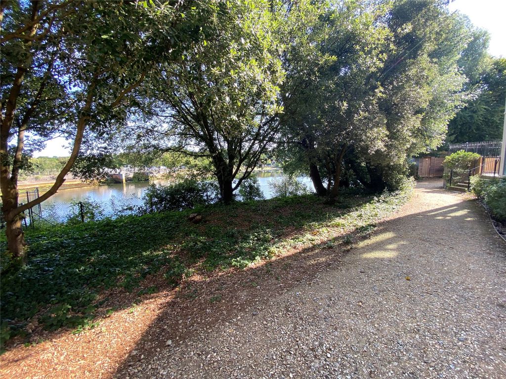 Additional image 9 of 1 bed flat for saleLymington, Hampshire SO41